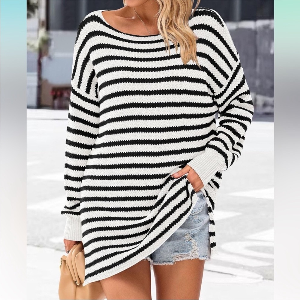 KIRUNDO OVERSIZED BLACK AND WHITE STRIPE LONG SLEEVE CREWNECK SWEATER SIZE SMALL